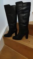 Quasi NEU Schwarze Kniehohe Stiefel mit Absatz