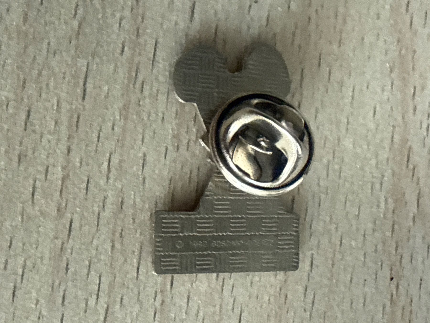 Plaquettes & Badges: Pin TOTAL – D'occasion à Glattbrugg par Schweigmatt 1