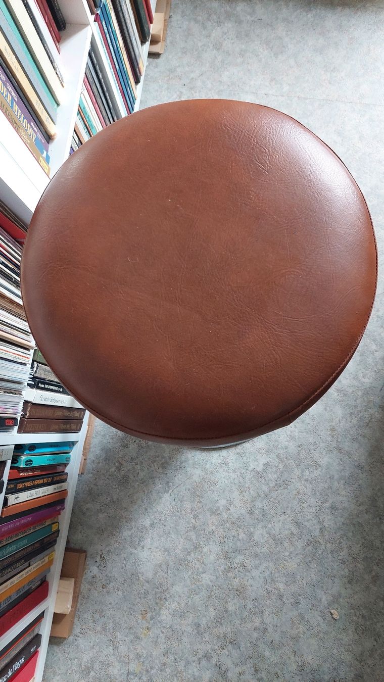 Hocker: Bar Stool Massive Tree Trunk and Wrought Iron Foot Rest – Gebraucht aus maroggia von tondo_Music 2