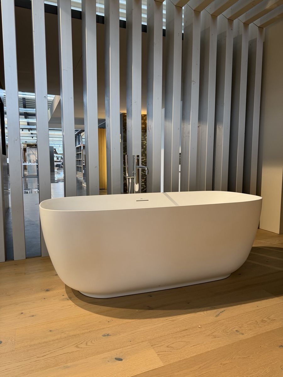 Badewannen: Freistehende Badewanne weiss matt  – Neu (gemäss Beschreibung) aus Amriswil von deluxe_bad