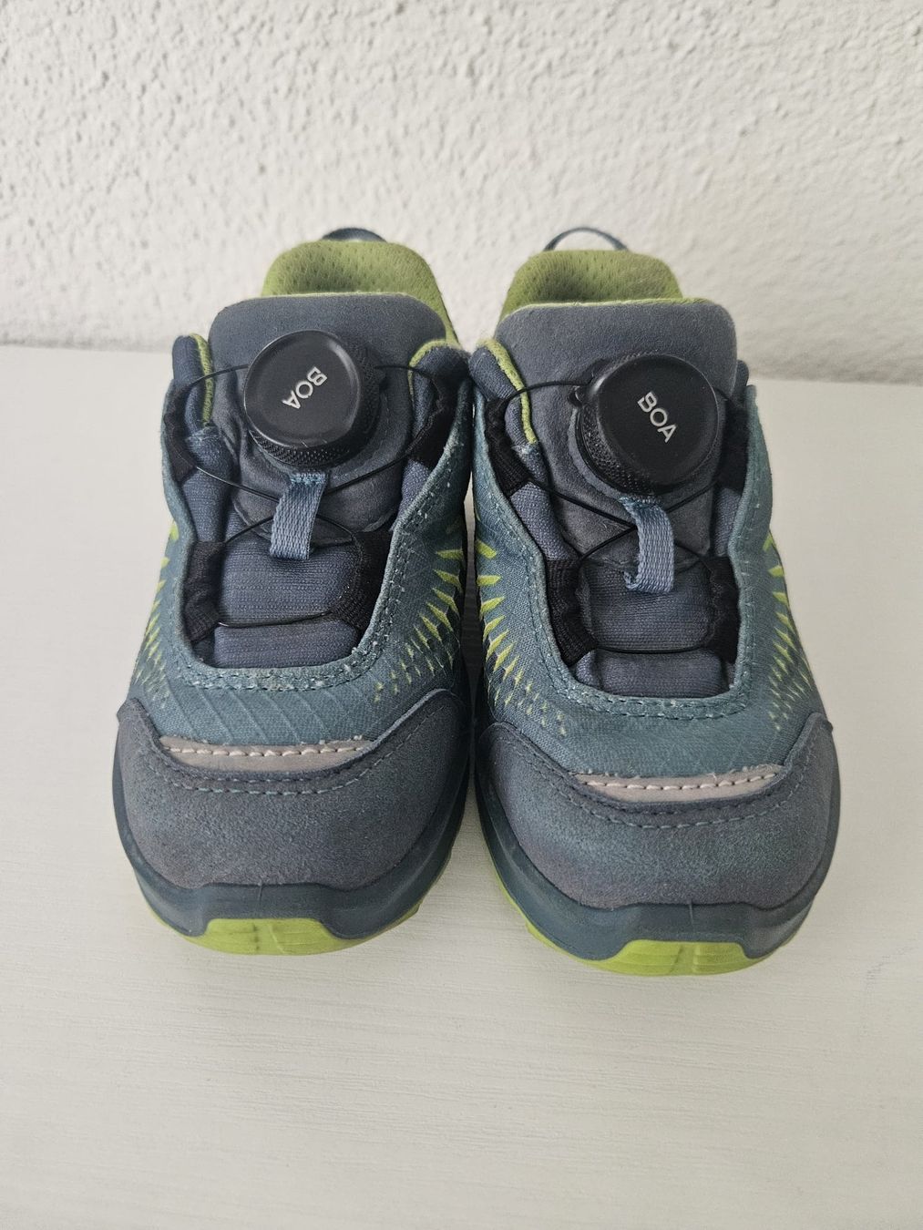 Lowa Scarpe per ragazzi: Kinder Lowa Trekkingschuh, leicht gebraucht – Usato da Engelburg venduto da millers25