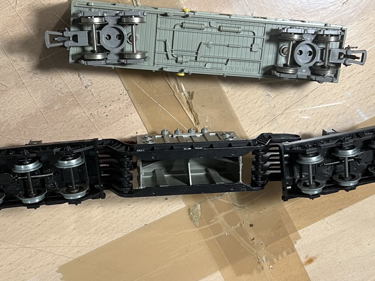 Modellini di ferrovie: Güterwagen – Usato da Dübendorf venduto da Troggy 3