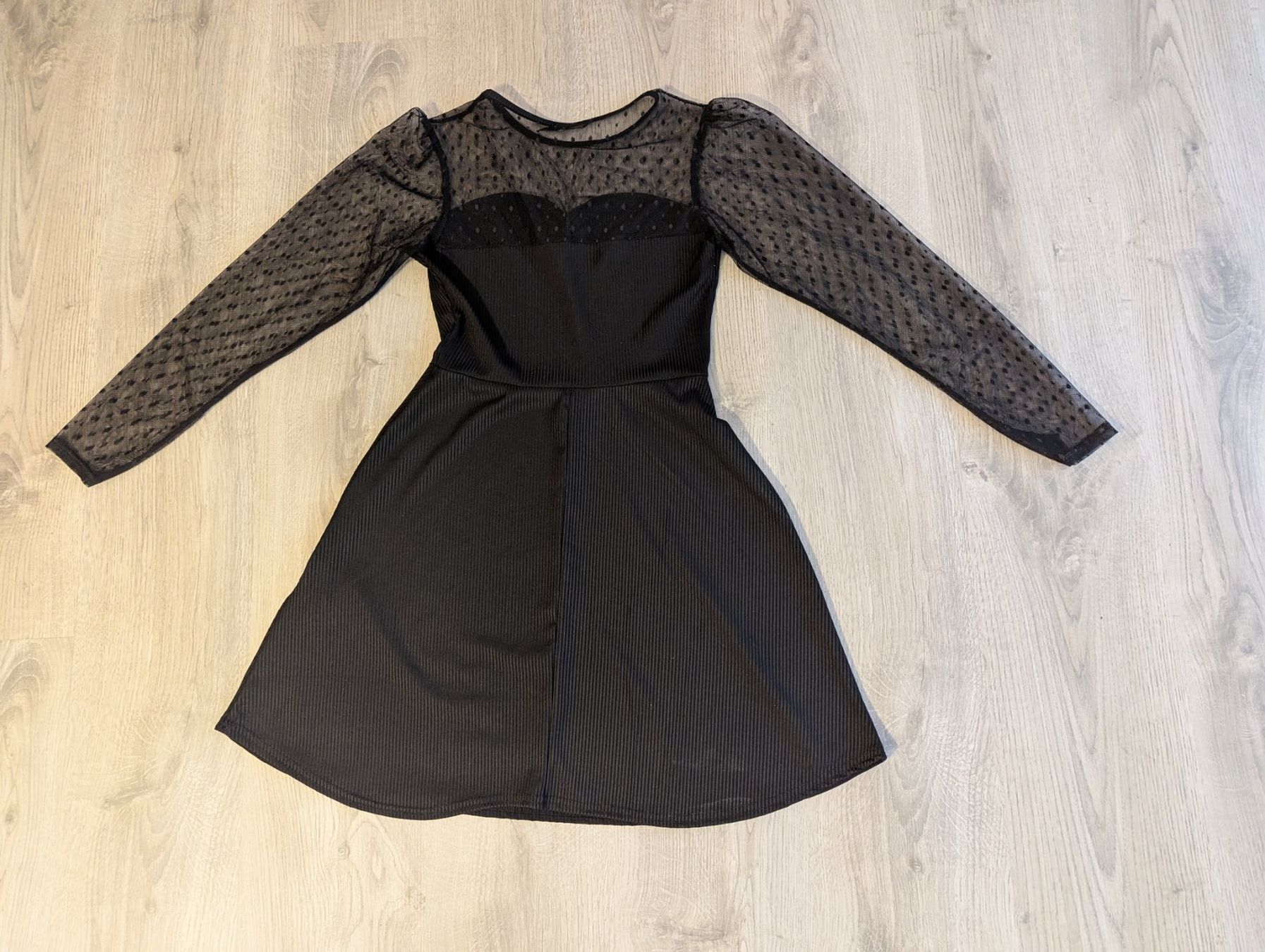 Boohoo Kleider: Elegantes Kleid mit Spitzenärmeln Gr. 36, schwarz – Gebraucht aus Goldingen von YouAreMySunshine 1