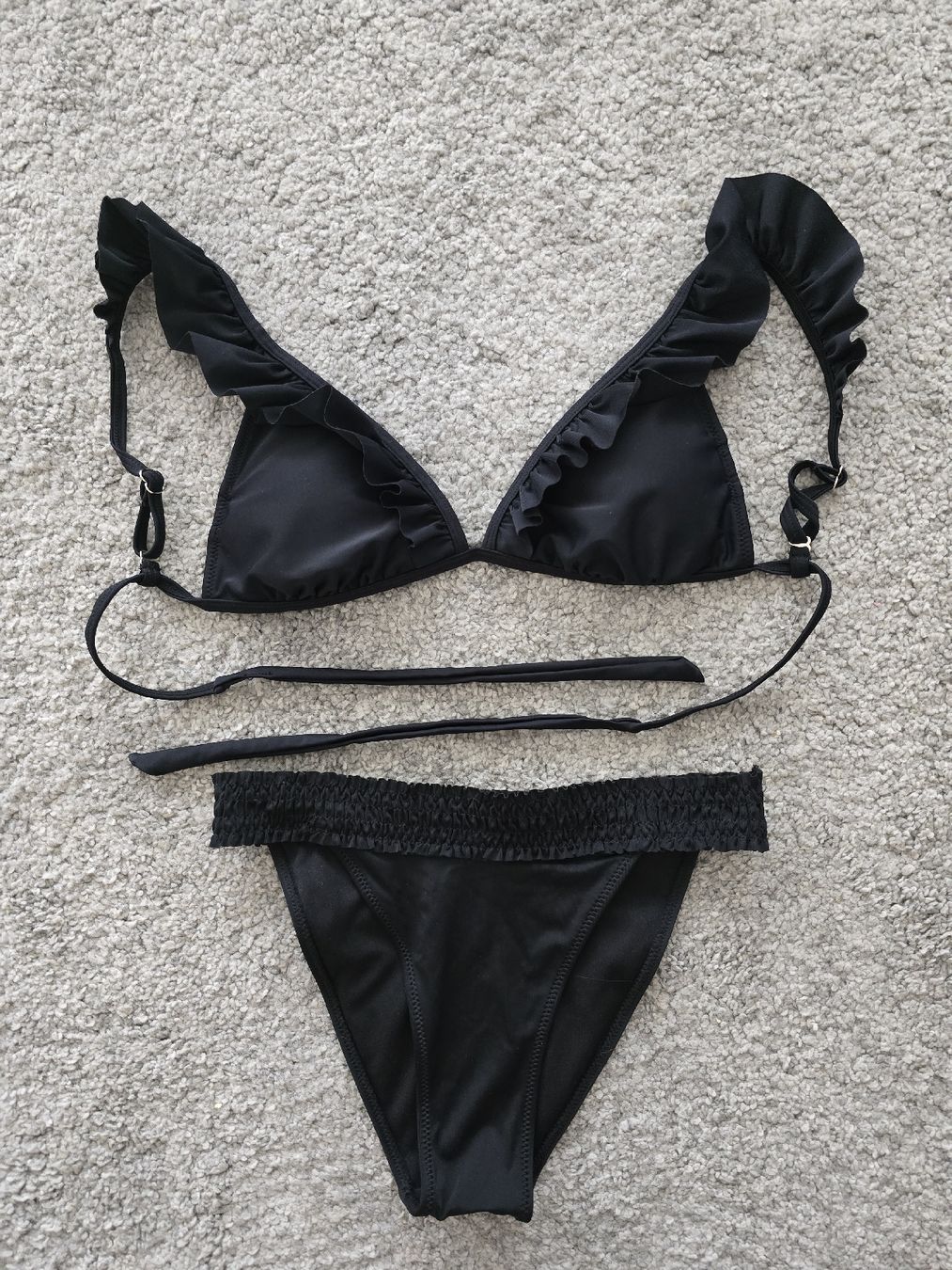 Costumi da bagno & Bikini: Bikini schwarz mit Rüschen Grösse S neu – Nuovo (secondo la descrizione) da Dietikon venduto da Kaska2020