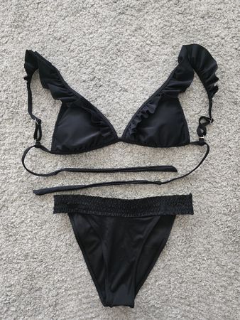 Bikini schwarz mit Rüschen Grösse S neu