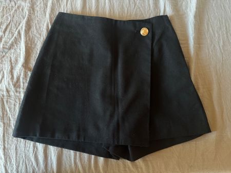 H&M Black Skort Size 34 EUR / US 2 - summer