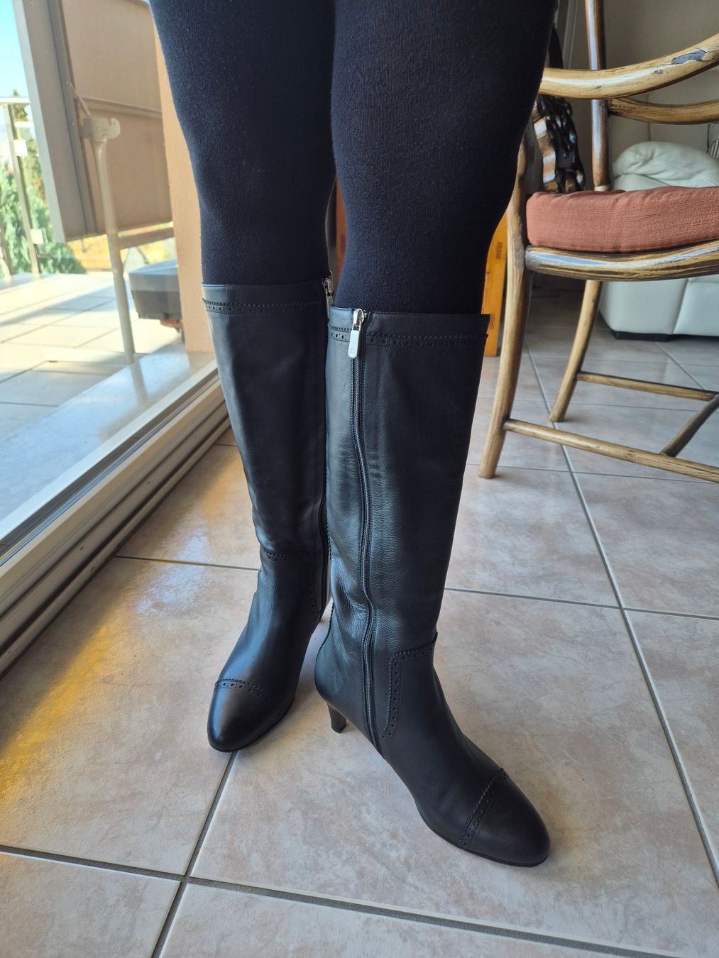 Navyboot Damenschuhe: NAVYBOOT Elegante Damenstiefel - Grösse 38 – Gebraucht aus Brent von Flacuchentos
