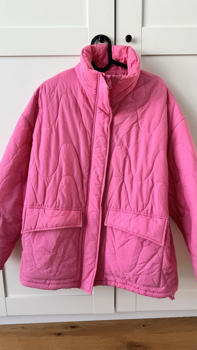 Pieces Jacken: Pinke Puffer-Jacke – Gebraucht aus Wattwil von chi_11o 2