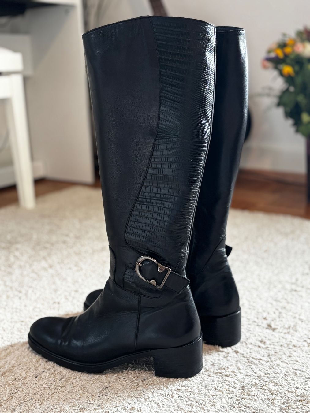 Vibram Scarpe da donna: Leather boots -  Vibram size 39 – Usato da Cully venduto da Maar_K