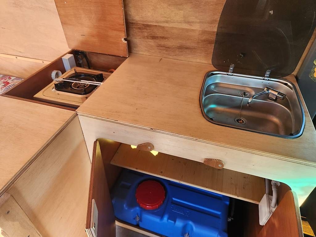Mercedes-Benz Camping Fahrzeuge: Mercedes Benz Sprinter 211 CDI – Gebraucht aus Château-d'Oex von ann_c5v6 4