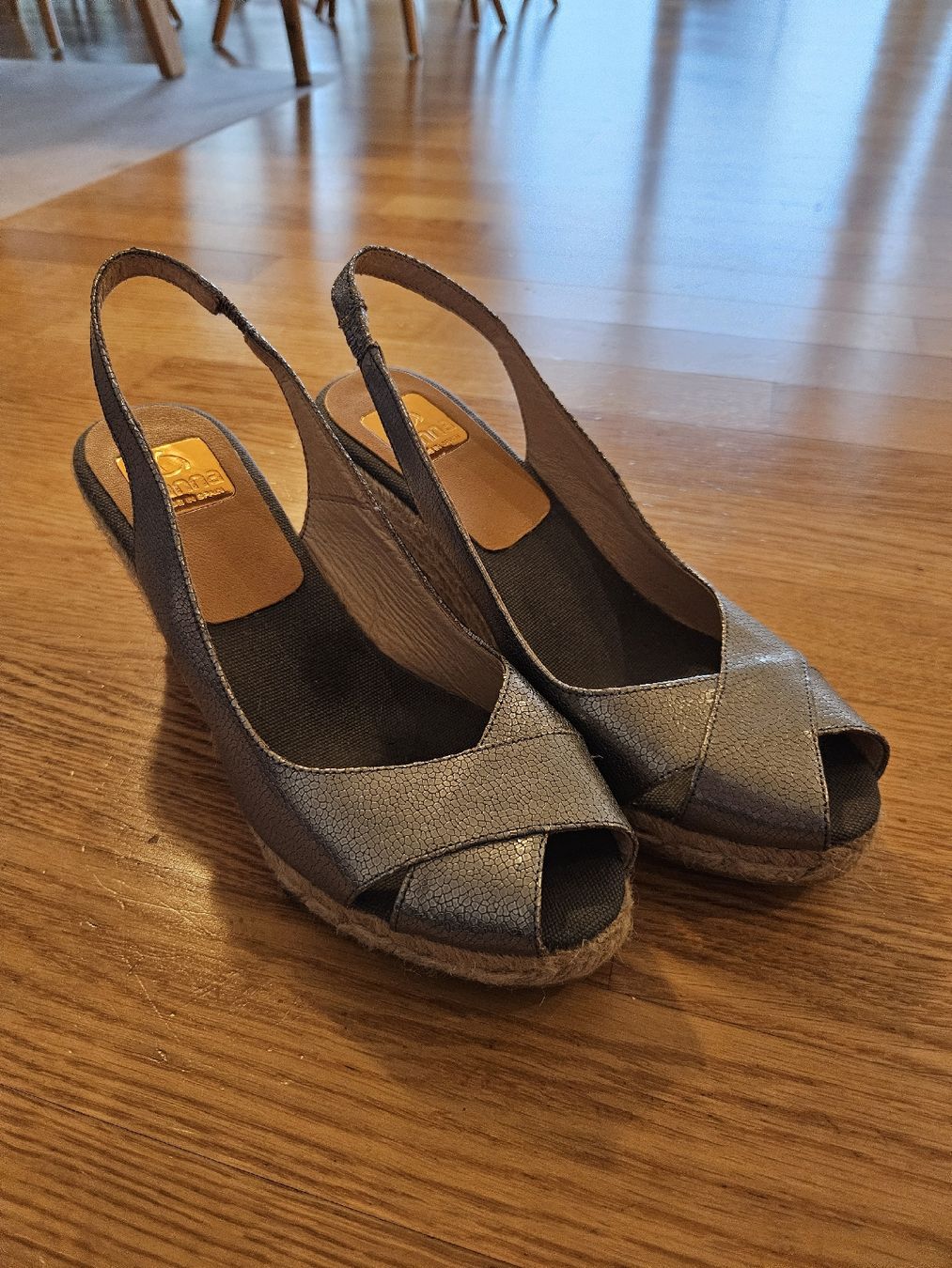 Damenschuhe: Keilsandaletten, silber, Gr. 39, NEU – Neu (gemäss Beschreibung) aus St. Gallen von ram_87p7 7