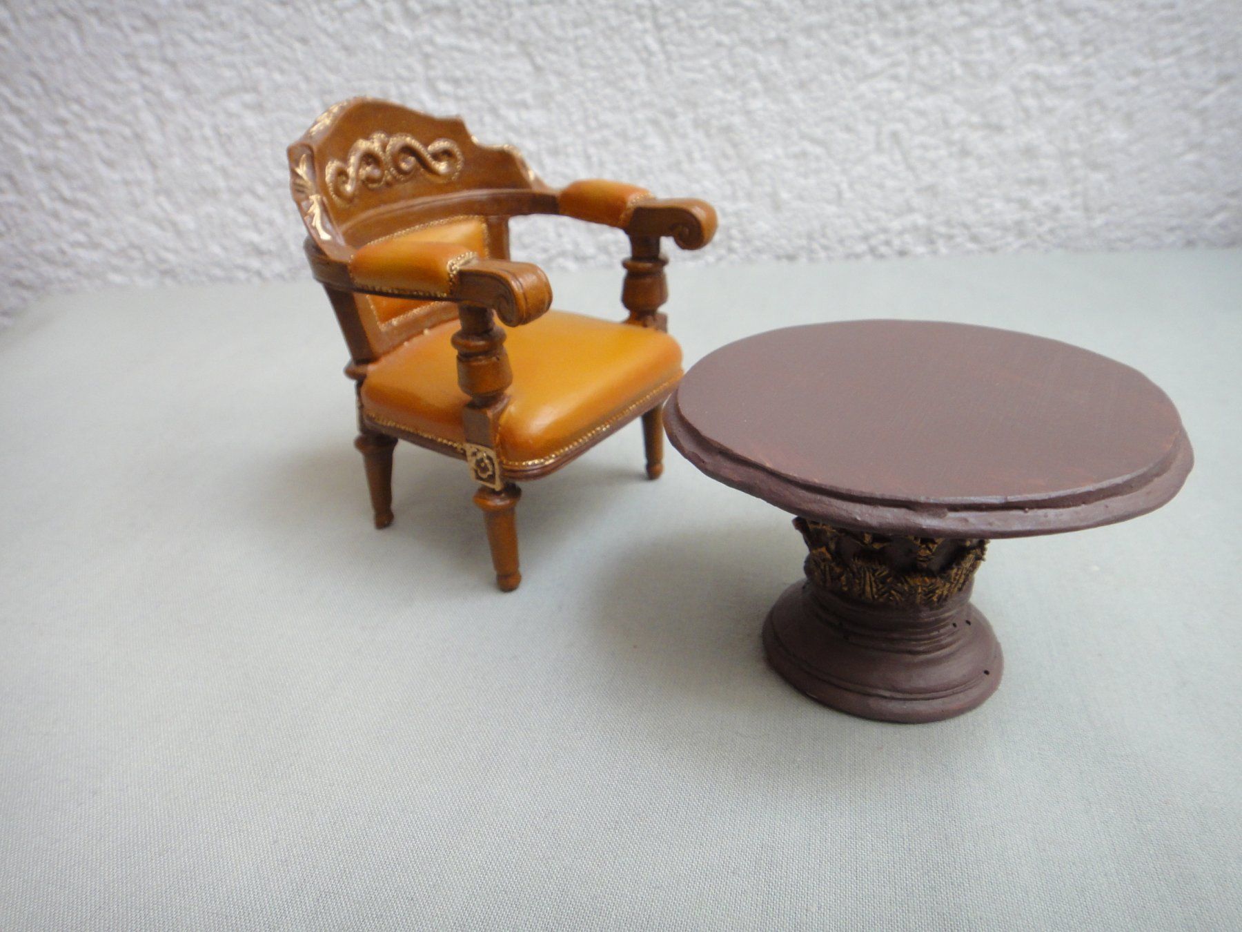 Case e mobili per bambole: Puppenhausmöbel, Sessel mit Tisch – Nuovo (secondo la descrizione) da Detligen venduto da Crissie307