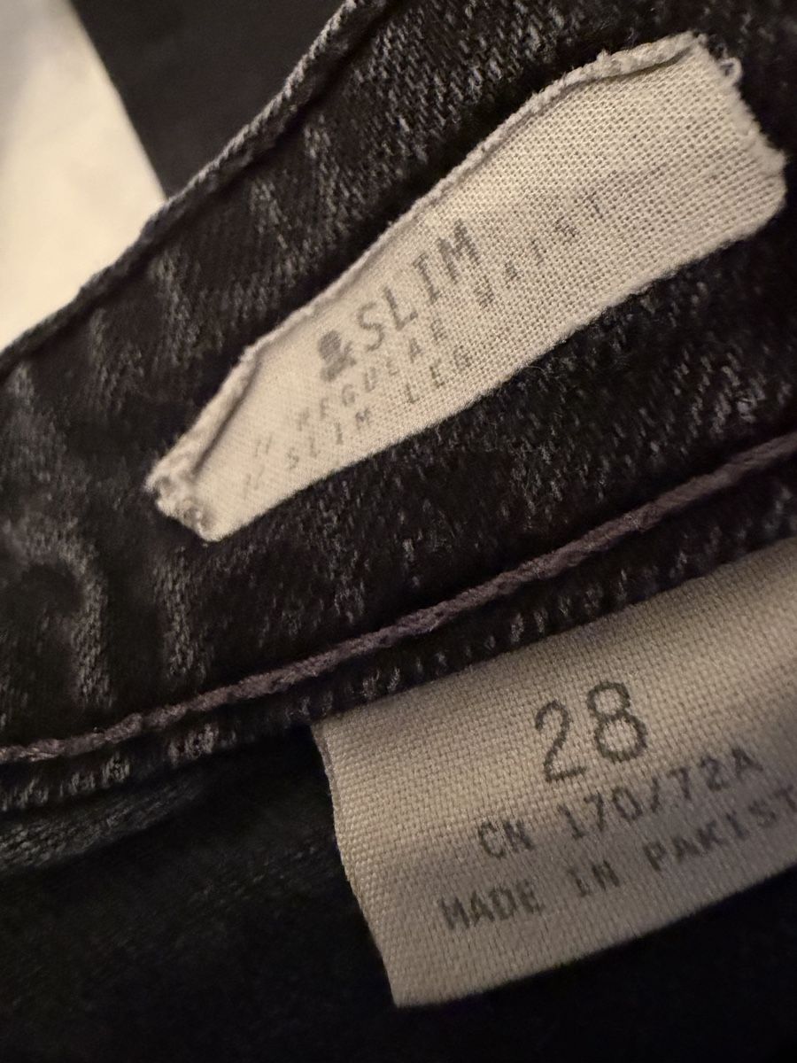 H&M Jeans: Jeans mit Details – Usato da Eschenbach LU venduto da Tatzi1 6