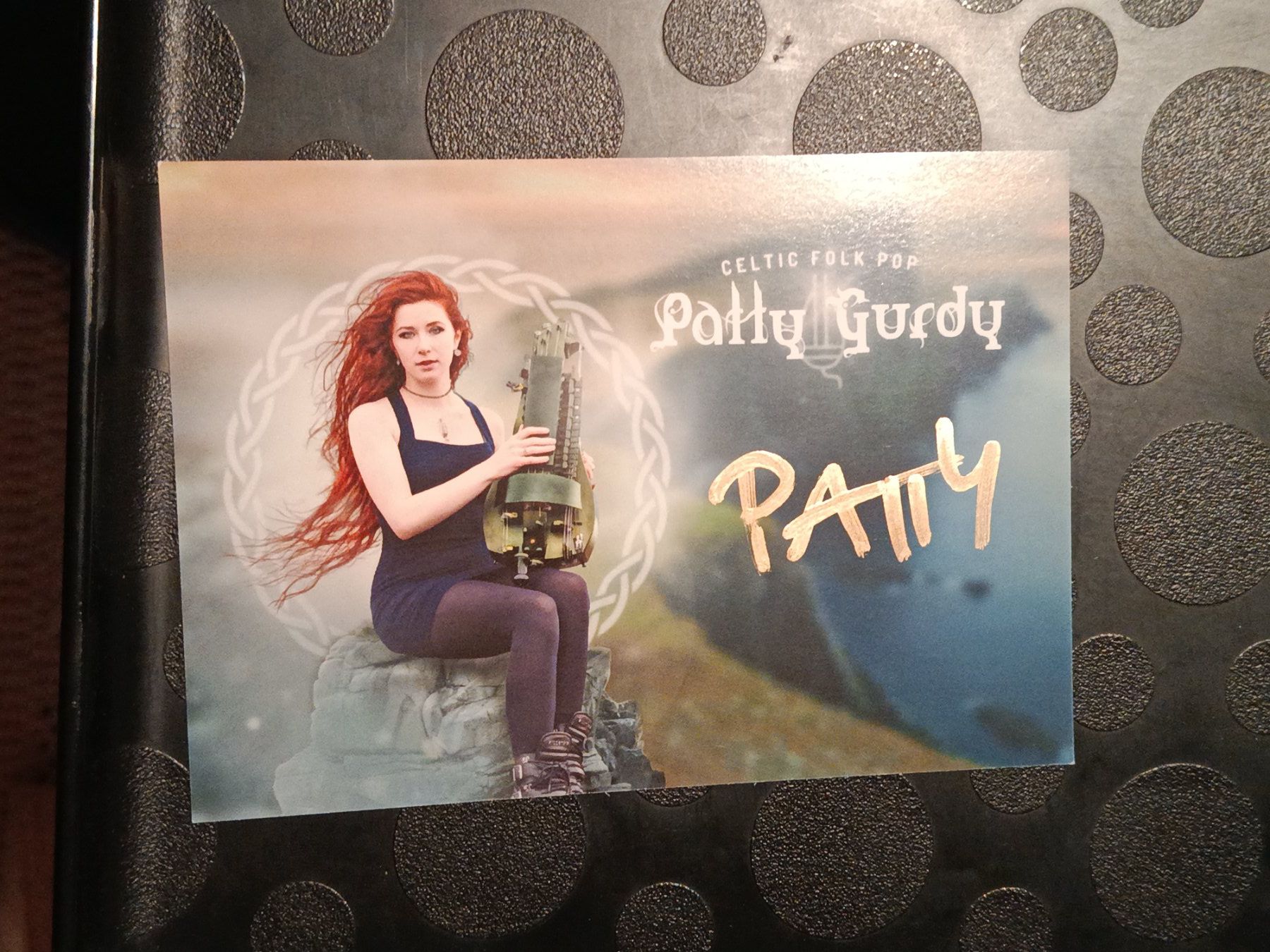 Autografi: Patty Gurdy - handsignierte Autogrammkarte – Usato da Menziken venduto da Artographs