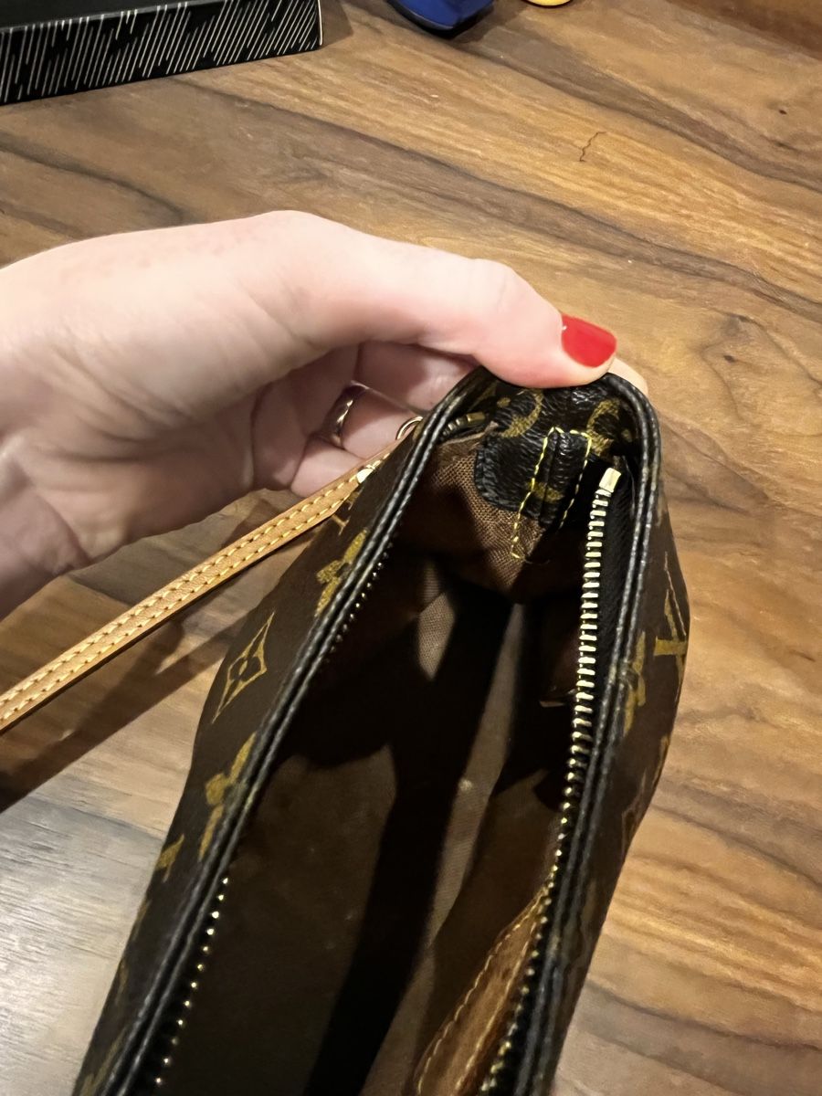 Louis Vuitton Borse: Louis Vuitton Umhängetasche Monogramm Canvas – Difettoso da Dotzigen venduto da White_Warrior 7