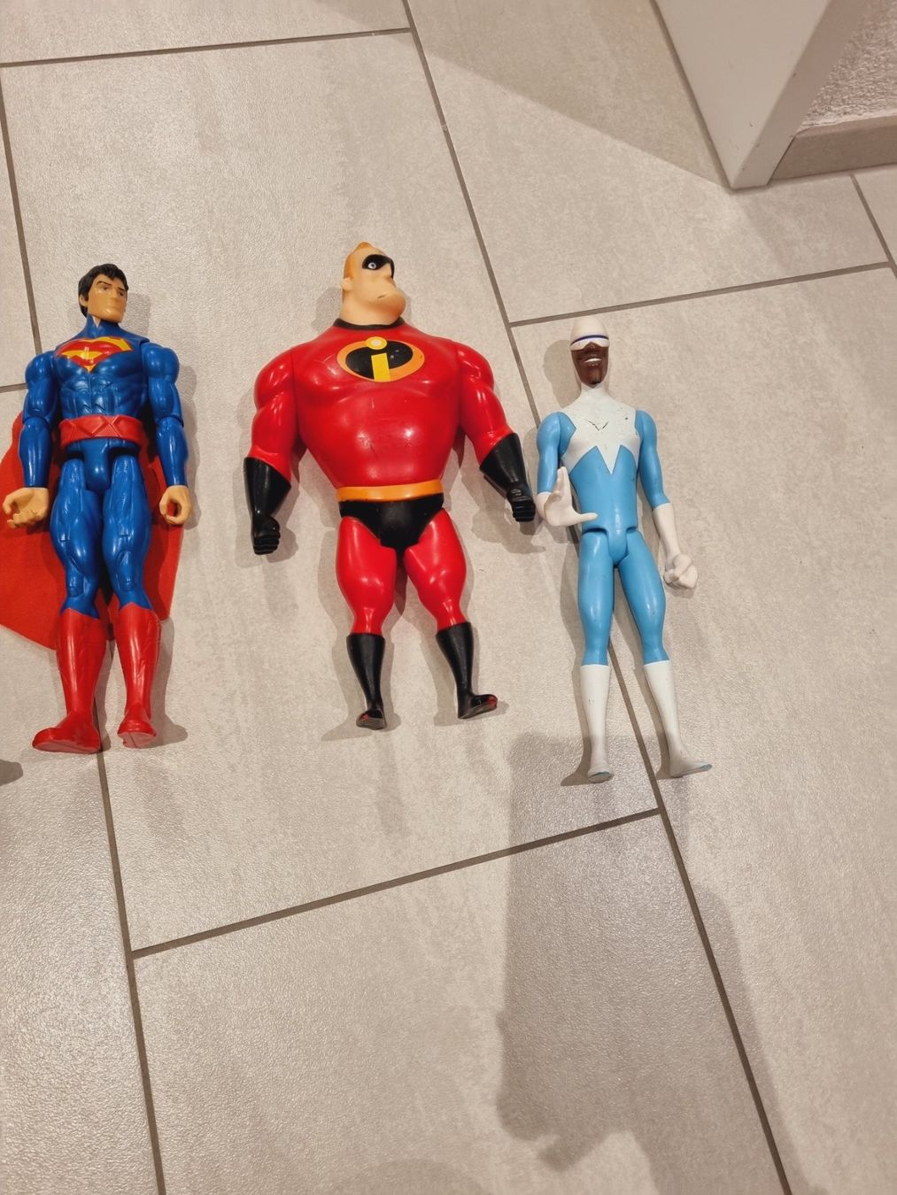 Figuren: 5 Superhelden Figuren Batman Superman Mr. Incredible – Gebraucht aus Niederwil SG von Excentia 1