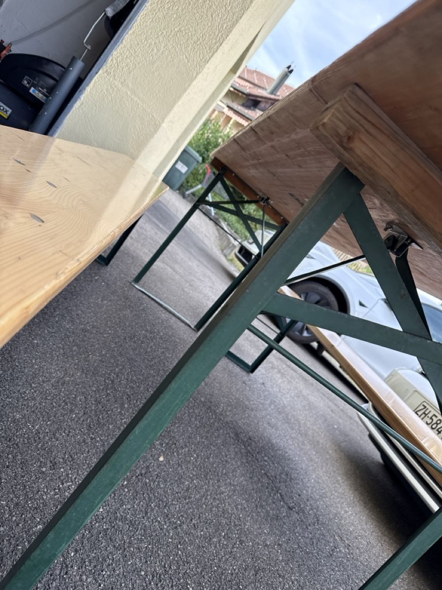 Set di tavolo e panche: Festbankgarnitur 60cm – Usato da Effretikon venduto da ahus 5