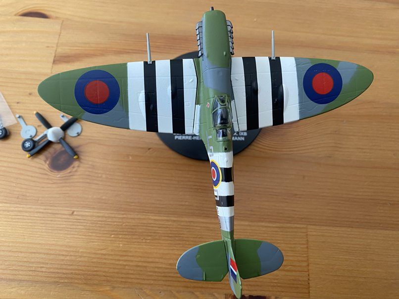 Kit di modellismo & Modellini statici: Spitfire MK.IXB, pilot Pierre-Henri Closterman, 1944 – Nuovo e nell'imballaggio originale da Prangins venduto da Timband 5