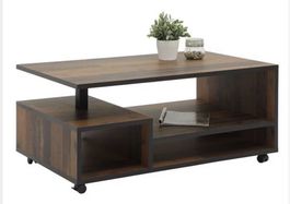 Moderner Couchtisch aus Holz mit Rollen