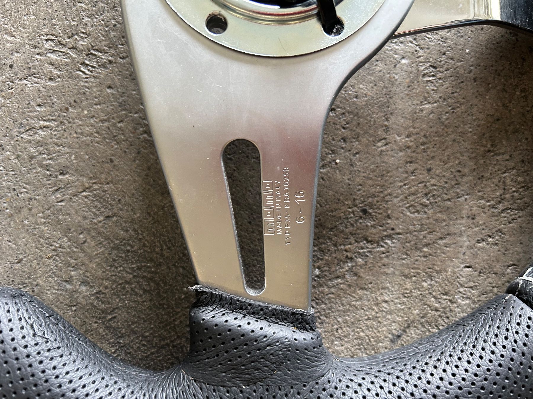 Tutti pezzi di ricambio auto: MOMO Lenkrad, inkl. Nabe, Oldtimer, Youngtimer, Top Zustand – Nuovo (secondo la descrizione) da Ermatingen venduto da msc_s9wt 1