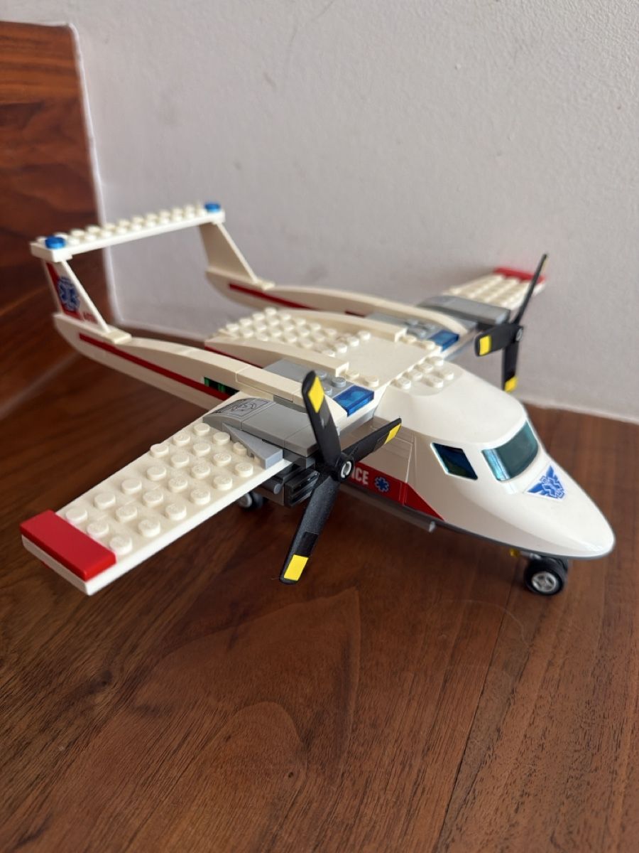 Lego Kit di costruzioni: Lego Ambulanzjet – Usato da Meilen venduto da 123kurz