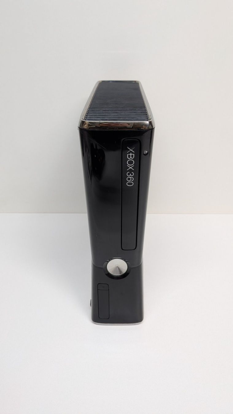 Microsoft Konsolen: Microsoft Xbox 360 S inkl. 2 Controller – Gebraucht aus Menziken von mame18 4