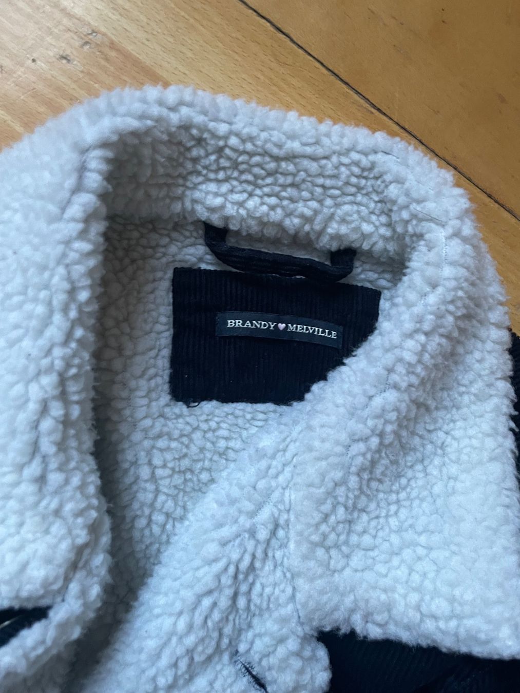 Brandy Melville Jacken: Cordjacke Brandy Melville – Neu (gemäss Beschreibung) aus Zürich von luc_zs7m 1
