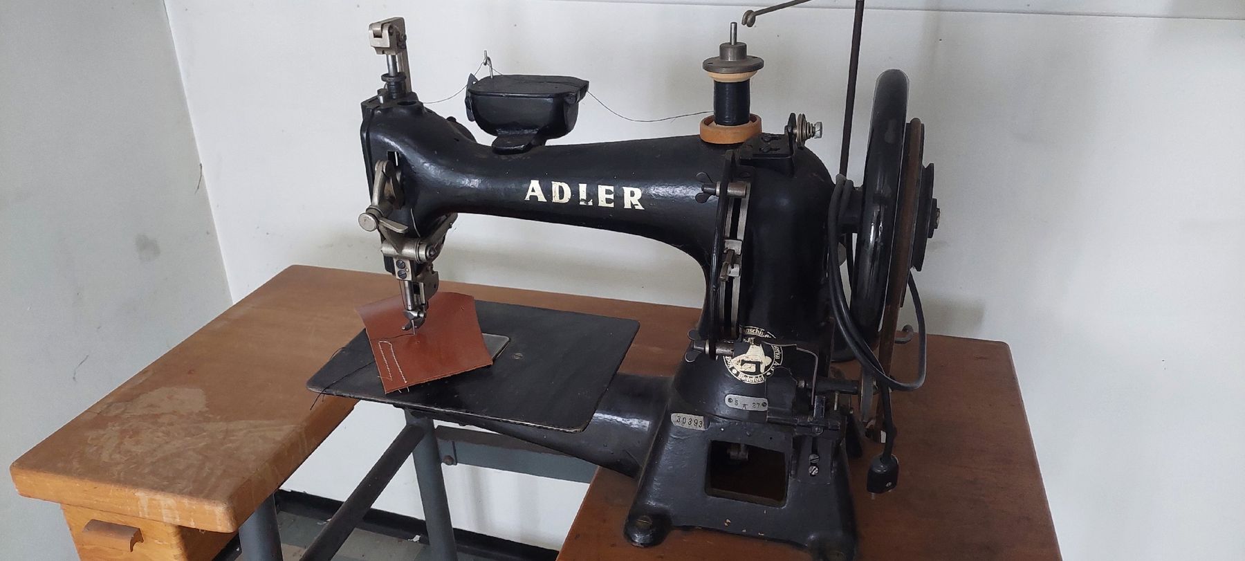 Adler Macchine da cucire: Nähmaschine Sattlerei – Usato da Sempach venduto da Charluky