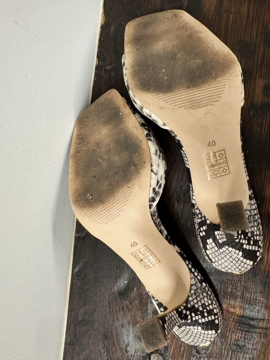 Guess Damenschuhe: Guess tacco 40  – Gebraucht aus Porza von kaj_d5q7 2