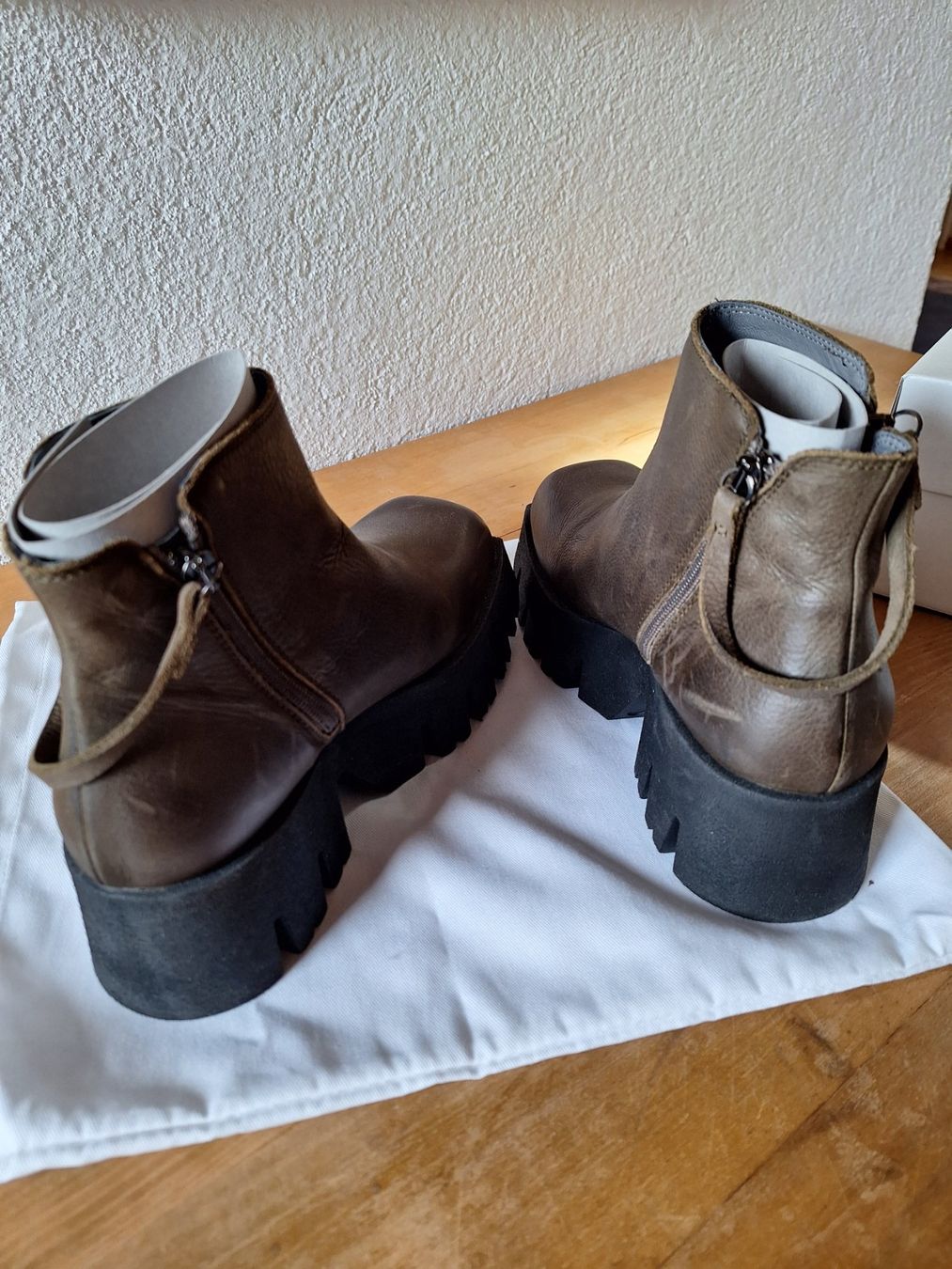 Lofina Chaussures femmes: Lofina Schuhe Gr. 38 – D'occasion à Huttwil par Xy79 1