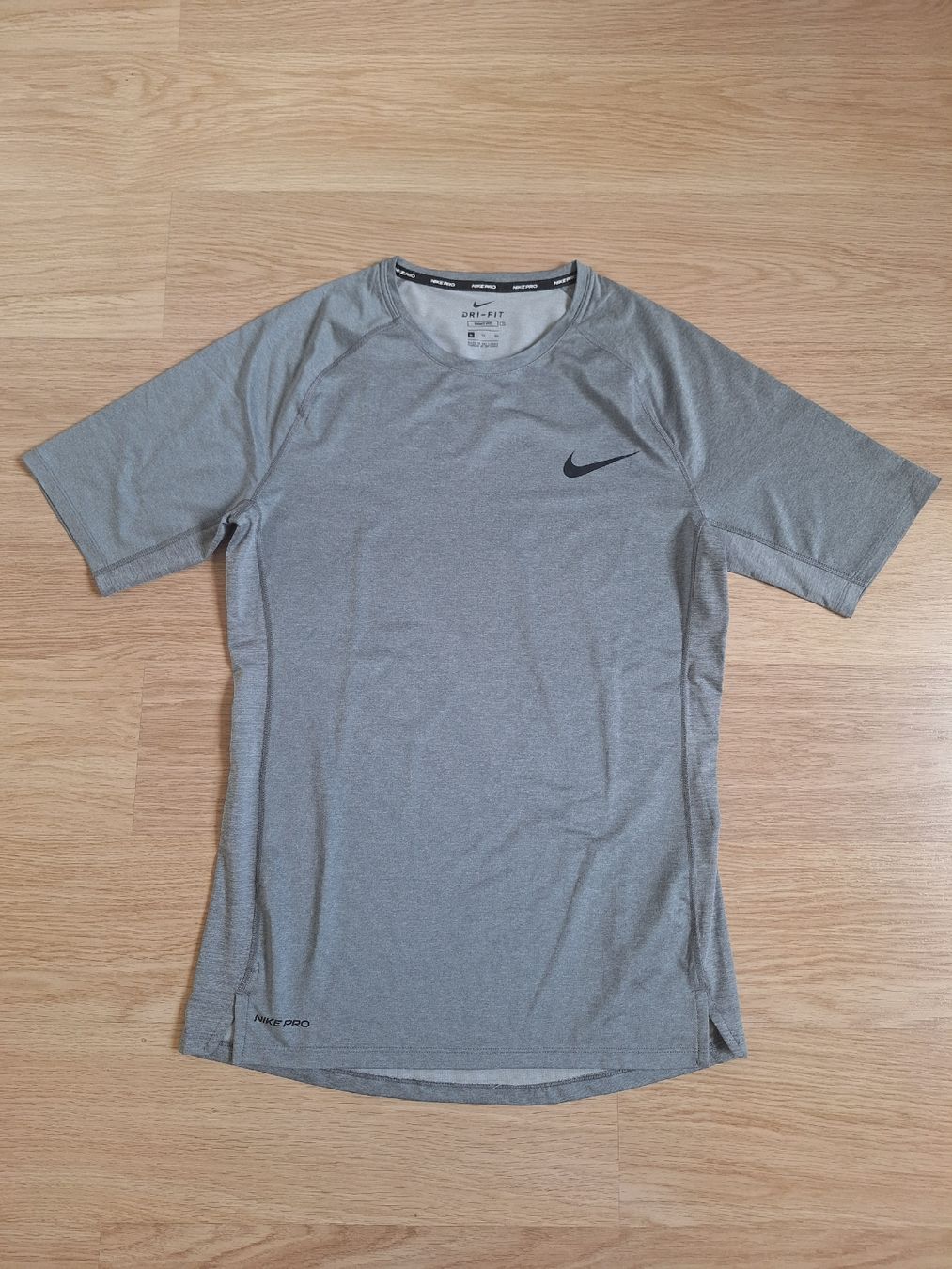 Nike T-shirt: Nike Pro grey tee XL – Usato da Yens venduto da rob_nsw7