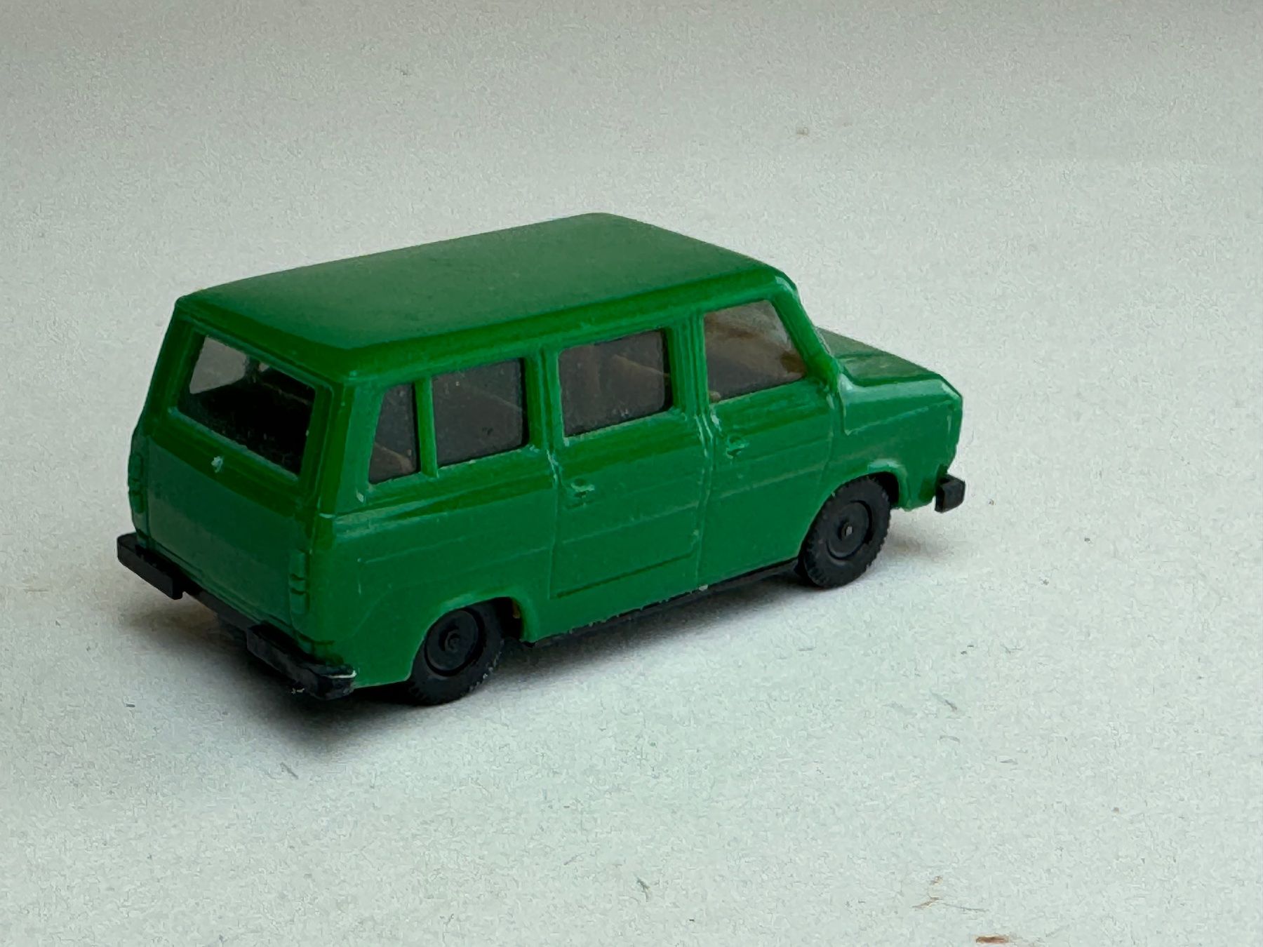 Herpa Modellini d'auto: Herpa Ford Transit Kombi grün – Usato da Elm venduto da Wikmtz 1