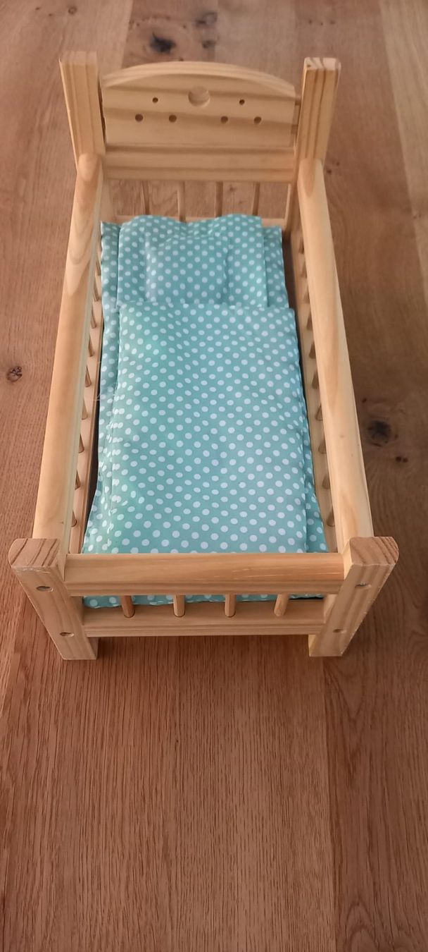 Jouets: Puppenbett aus Holz – D'occasion à Winterthur par Heliophobous