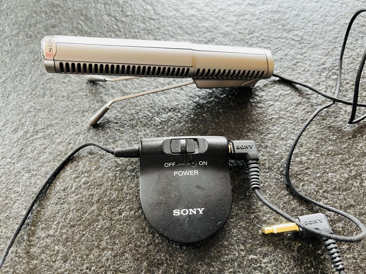 Sony Microfoni: Tisch Richt-Mikrofen von SONY – Usato da Ittigen venduto da franzis6