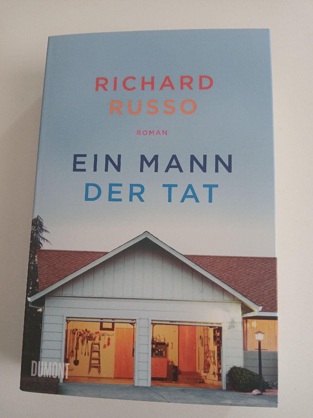 Libri: Richard Russo - Ein Mann der Tat – Usato da St. Gallen venduto da stern212