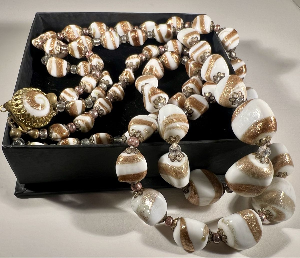 Murano Catenine: Collier Murano Blanc Doré Double Rang fait main, 50s – Usato da Genève venduto da DELIRBEADS