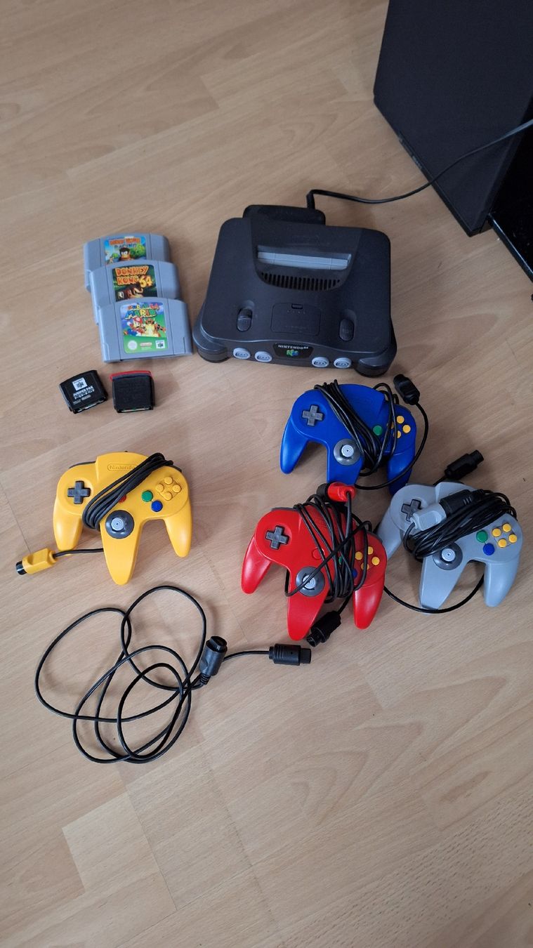 Nintendo Console: Nitendo 64 Retro – Usato da Schwarzenbach SG venduto da ct-porzellan