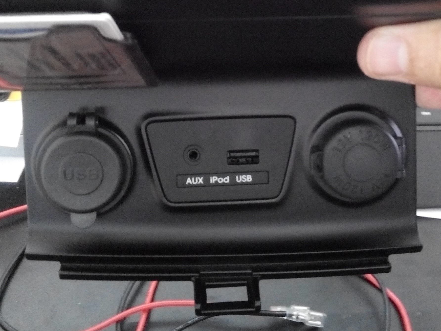 Tutti i ricambio: KFZ - Dual USB-Einbauladebuchse, Rot – Nuovo e nell'imballaggio originale da Wohlen AG venduto da Rianxo 7