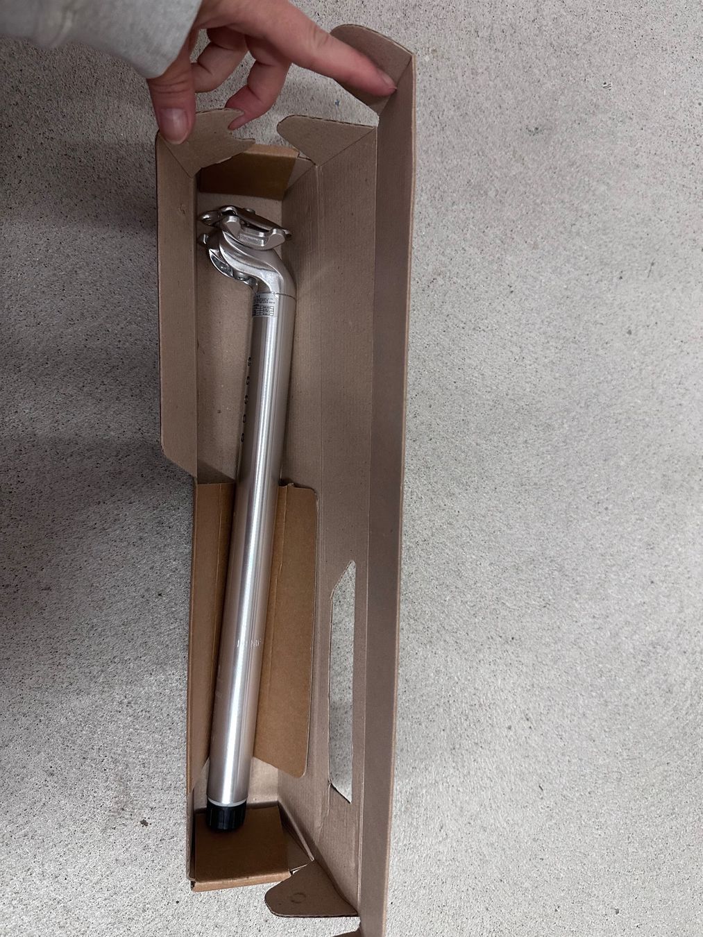 Pezzi di ricambio: Sattelstütz mit LED 27.2 mm 350 mm Silber – Usato da Gossau (ZH) venduto da DSCapeta