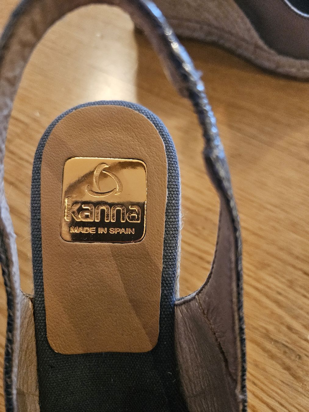 Damenschuhe: Keilsandaletten, silber, Gr. 39, NEU – Neu (gemäss Beschreibung) aus St. Gallen von ram_87p7 3