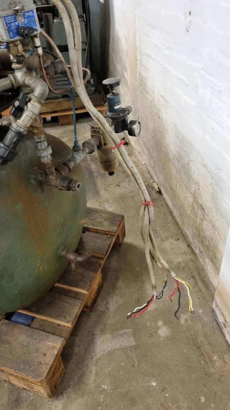 Compressori: Industrie-Kompressor - 10 PS -  750 l/min. – Usato da Oberentfelden venduto da Myri13 8