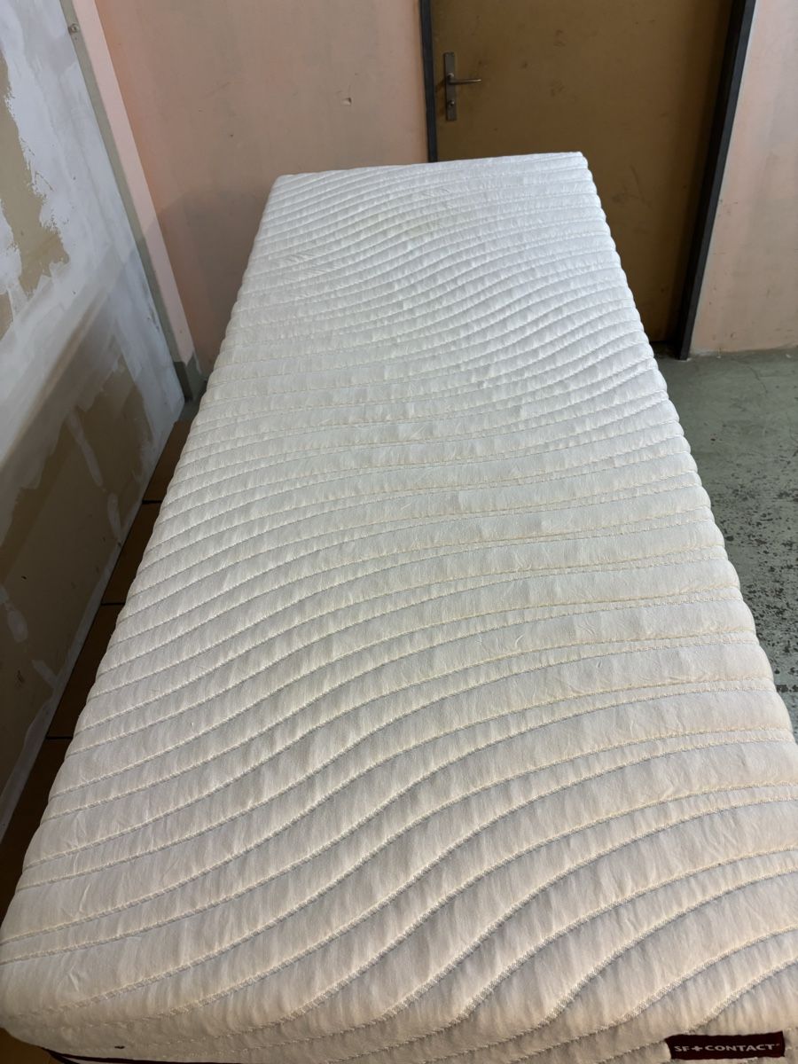 Materassi: Matratze 160x200 – Usato da Zug venduto da Deks