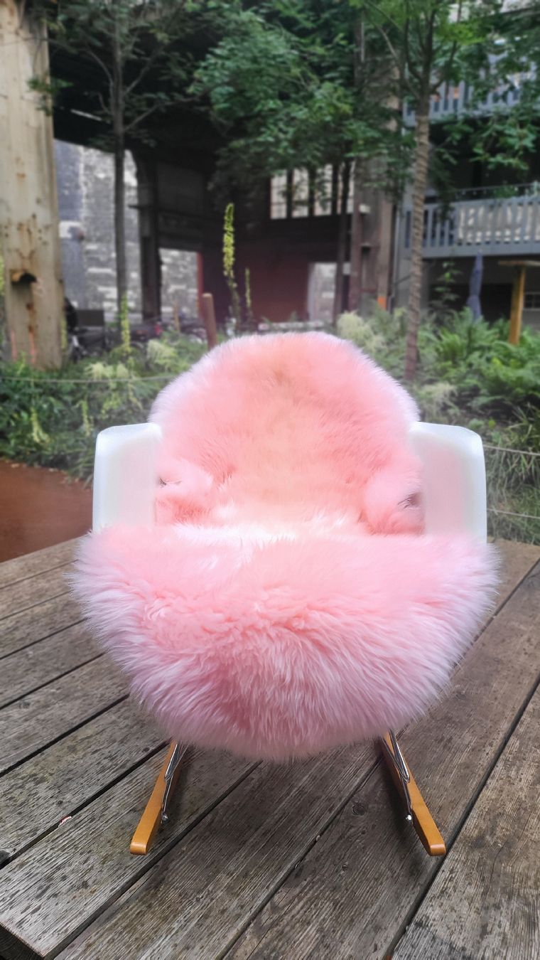 Tappeti: Schaffell in der Farbe baby rosa – Nuovo e nell'imballaggio originale da Neuhausen am Rheinfall venduto da Lambskin