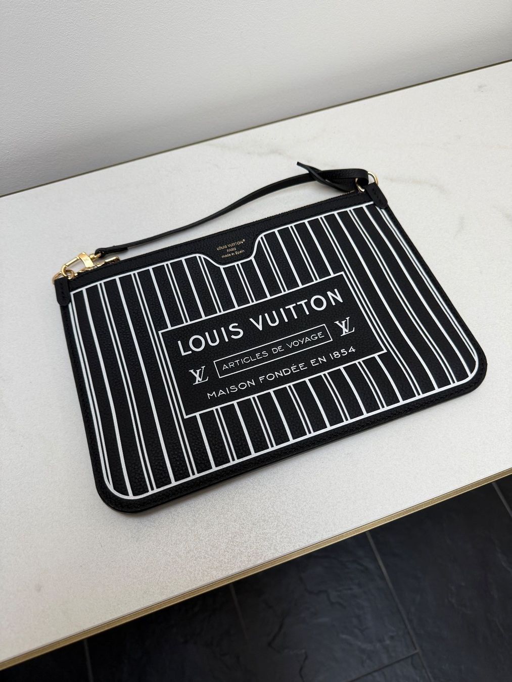 Louis Vuitton Kosmetikkoffer: NEW Louis Vuitton Pouch Inside Out – Neu (gemäss Beschreibung) aus Vacallo von kellyyy