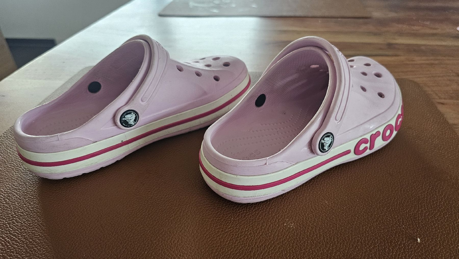 Crocs Chaussures garçon: crocs J2 33/34 pink – D'occasion à Russikon par marcello375 1