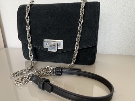 Mango Wildleder Tasche Umhängetasche Kette – Zeitloser Chic!