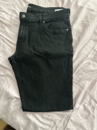 Schicke BOSS Herren Jeans, Grösse 38/32, neuwertig!