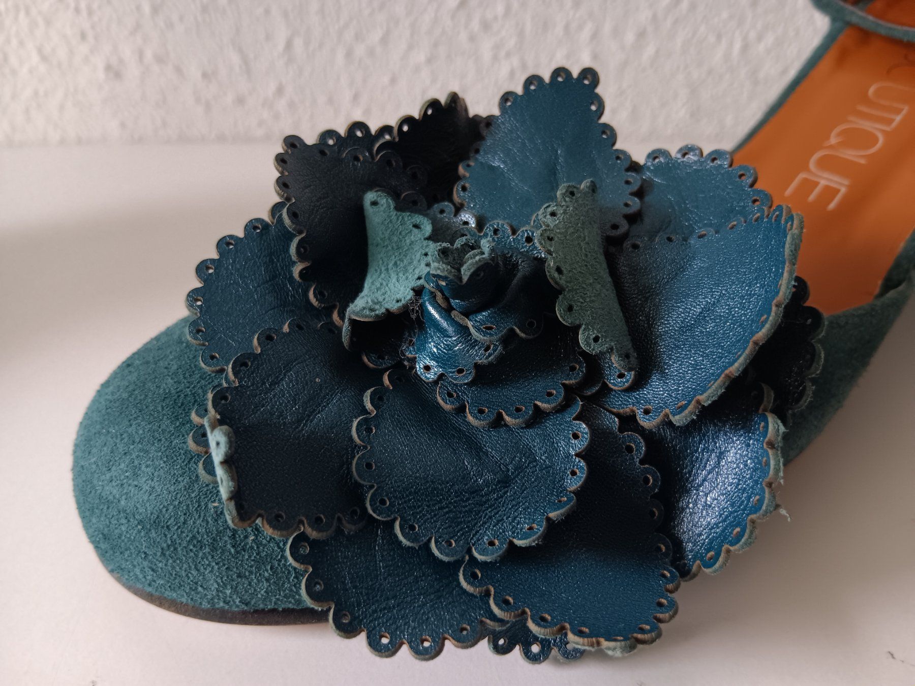 Scarpe da donna: LA BOUTIQUE Chaussures / Schuhe pointure / Nummer 37 – Usato da Cossonay-ville venduto da Super-Price-Quality 7