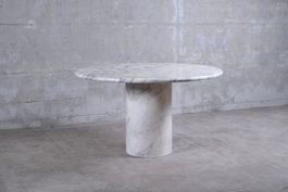 SKULPTURALER MARMORTISCH RUND ITALIEN 1970
