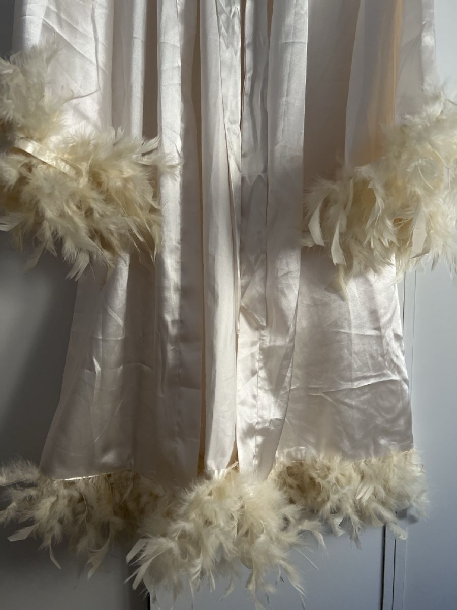 Accappatoi: Peignoir avec Plumes synthétique Taille Unique – Nuovo (secondo la descrizione) da Renens VD venduto da sar_bwz5 2